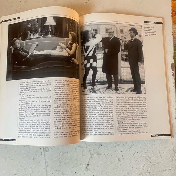 Patrick Macnee autograph - Picture 9 of 11